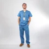 Polera Clínica Celeste en gabardina Modelo Paulo