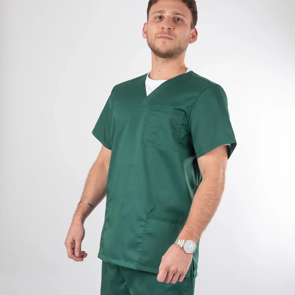 Polera Clínica en gabardina Verde Modelo Paulo