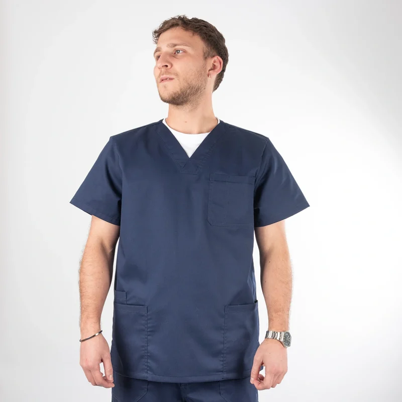 Polera Clínica Azul Marino en gabardina Modelo Paulo