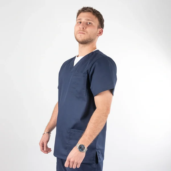 Polera Clínica Azul Marino en gabardina Modelo Paulo