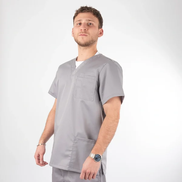 Polera Clínica Gris en gabardina Modelo Paulo