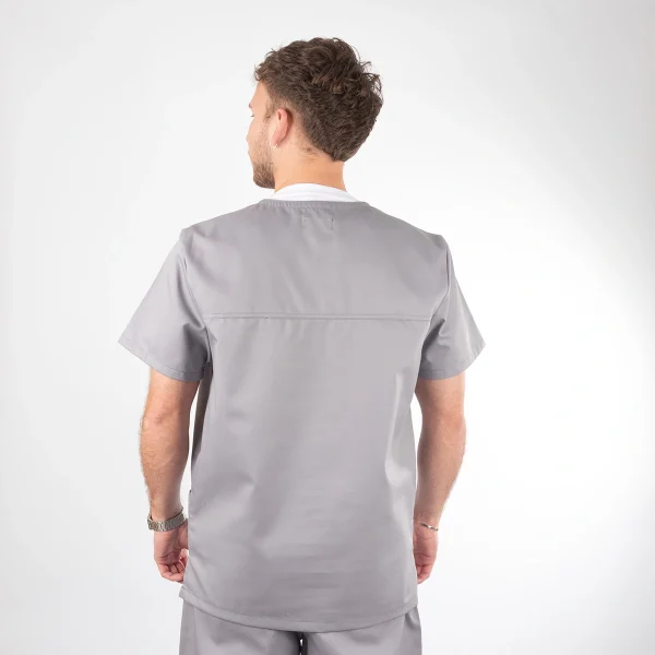 Polera Clínica Gris en gabardina Modelo Paulo